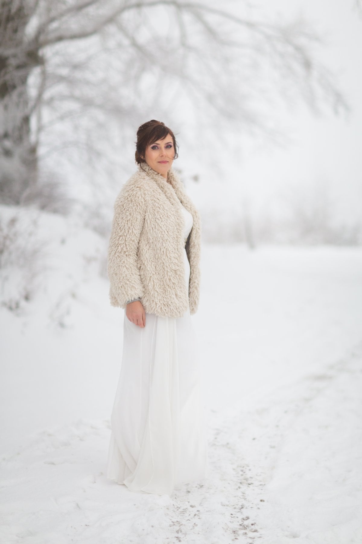 zimowy plener ślubny beskidy, zimowa sesja slubna slask, zimowy plener slubny slask ,plener slubny w beskidach, sesja slubna beskidy, sesja slubna na rownicy, plener slubny na rownicy, fotografia slubna zywiec, zdjecia slubne zywiec, plener slubny beskidy, fotografia slubna slask, fotograf na slub slask, zdjecia slubne slask, fotografia slubna bielsko, zdjecia slubne bielsko, fotografowie slubni, dwoch fotografow na slub, www.magiaobrazu.com,