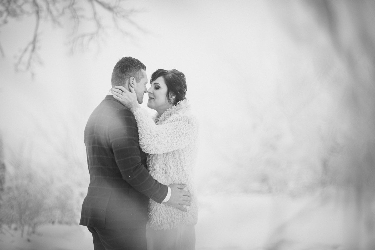 zimowy plener ślubny beskidy, zimowa sesja slubna slask, zimowy plener slubny slask ,plener slubny w beskidach, sesja slubna beskidy, sesja slubna na rownicy, plener slubny na rownicy, fotografia slubna zywiec, zdjecia slubne zywiec, plener slubny beskidy, fotografia slubna slask, fotograf na slub slask, zdjecia slubne slask, fotografia slubna bielsko, zdjecia slubne bielsko, fotografowie slubni, dwoch fotografow na slub, www.magiaobrazu.com,